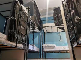 Harmony Backpackers Hostel, hotel in Batoemi