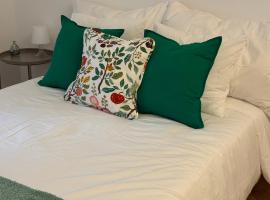 StayBC Cozy Private Room Near Rhine & Messeplatz, hotel in Basel