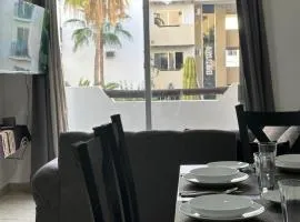 3 beds 2 bath apartment minutes walk from the beach