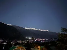 The Suraj Cottage Manali ! Private Parking ! Bonfire ! Playing Zone ! Near Mall Road
