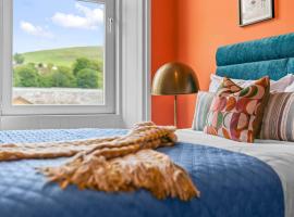 Stylish 4 Bed-Town Centre, hotel in Galashiels