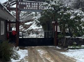 Hermosa y acogedora cabaña de montaña, hotel em Los Andes