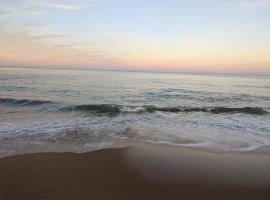 Beautiful Ormond Beachfront House!, hotel in Ormond Beach