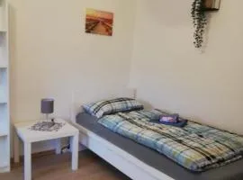 Gemütliche Erdgeschosswohnung mit 3 Einzelzimmern!