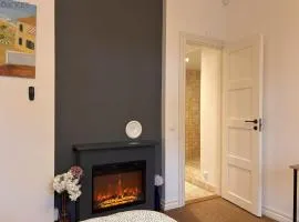 Free Parking l Electric Chimney l Everything nearby