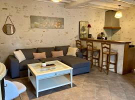 Jolie fermette a 2 min du circuit de Magny Cours, Hotel in Saint-Parize-le-Châtel