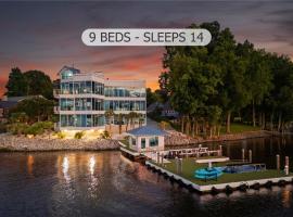 The Glass Mansion w/Optional Boat Rental, hotel a Terrell