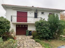 maison en face de la mer, hotel v destinaci Ares