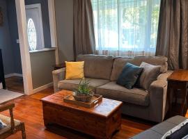 New Leeds listing Near Graces diner and Hudson!, hotel in Catskill