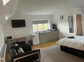 Oak Field View - Self Contained Studio