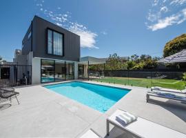 Bayleaf Beauty in Blairgowrie with pool, hotel in Blairgowrie