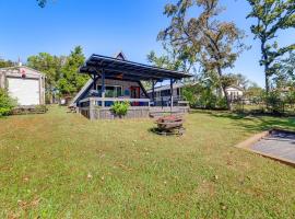 Private Dock and Outdoor Bar! Lakefront Tool A-Frame, hotel a Tool