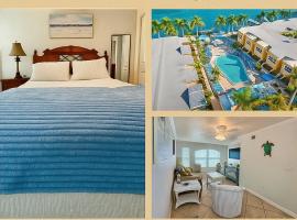 Barefoot Beach Resort in Indian Shores Minutes from Clearwater Beach，位于克利尔沃特的酒店