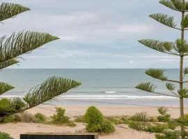 Small functional and impeccable loft facing the sea