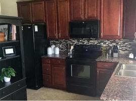 Peaceful West Omaha Stay، كوخ في أوماها