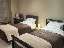 Toronto downtown Woodbine beaches private cozy room