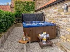 Bee's Cottage- Uk30527