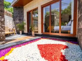 Semar Villa, a cozy studio Villa with a Private Pool, Bali