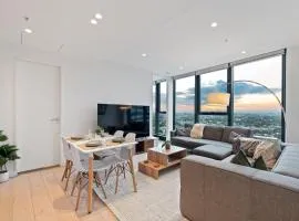 Skyline City Views with 75 Inch TV & Pool Gym Sauna