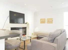 Bright 2 Bed Basement Near Square One Mall Family Friendly Stay