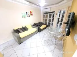 Casa em Caraguá, uma quadra da praia com ar