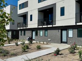 4BR Townhome near Downtown-SLC Airport, ξενοδοχείο στο Σολτ Λέικ Σίτι