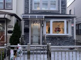 Amazing private single family house, hotel v destinaci Glendale