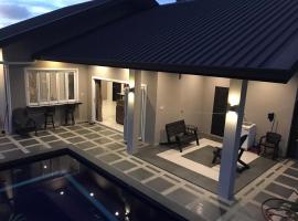 Pool Villa with 3 bedrooms, βίλα σε Λαμπουάν