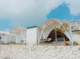 HappyNest Glamping and Villa Dieng