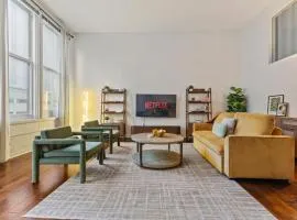 2BR Downtown Gem with Arcade games! - Sleeps 7 - Near Convention Center - Stadium