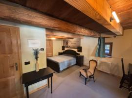 Riverside Room Joseph, hotel v destinaci Pontboset