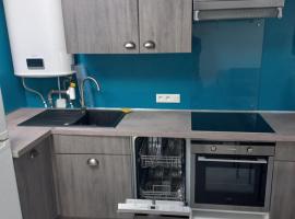 T2 refait à Neuf au calme avec TV et Fibre, Hotel in Craponne