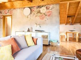 Stilvolles, gepflegtes 5Ferienloft am Chiemsee, Balkon, hotel di Übersee