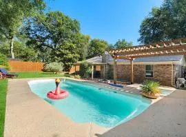 Family Retreat in DFW with Pool, Games, Relax and Enjoy