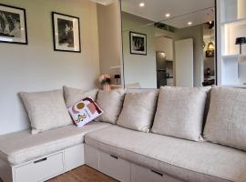 Cristaux Studio, with view to Mont Blanc, hotel i Combloux