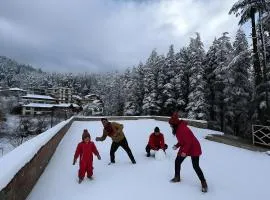 The Suraj Cottage Manali ! Private Parking ! Bonfire ! Playing Zone ! Near Mall Road