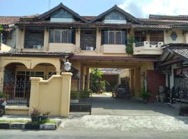 Duta Kencana, hotell sihtkohas Timuran