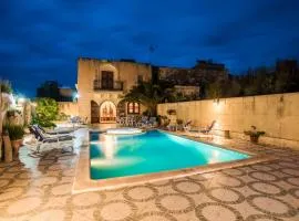 Traditional Maltese Villa with Pool & Jacuzzi