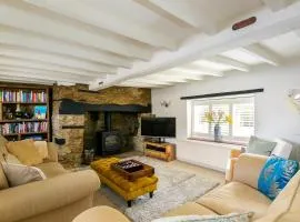 Beautiful 5-Bedroom Home with Cinema & Games Room