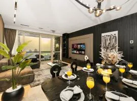 MegaLuxury Beachfront with Panoramic Ain Dubai Views in JBR, Sleep 12