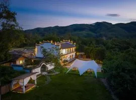 Moonlit Cloud Inn Yangshuo Yulong River