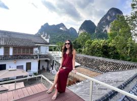 Moonlit Cloud Inn Yangshuo Yulong River, hotel i Yangshuo