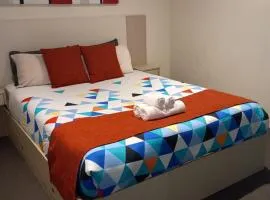 Cozy 1 Bed Apartment - 2 Min to Queen VIC Market