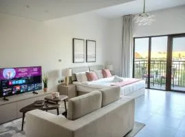 Studio on Yas Island with Big Balcony, Near F1, Water Park and Ferrari view