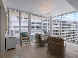 Chic Three-Bedroom Oceanfront Apartment with Stunning Views