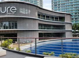 Azure Staycation by Jen & Jes, παραλιακό ξενοδοχείο στη Μανίλα