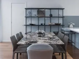 Luxury 4BR w Modern Kicthen & fantastic location