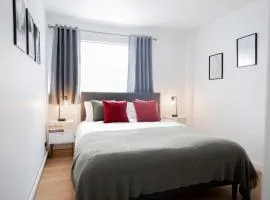 Newly refurbished, sleeps 5 near the River with Parking