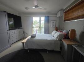 Terrace River House, hotel in Caddys Island