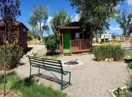 Cozy Cabin in Escalante, Utah - Amazing Glamping Spot for Exploring Canyons and National Parks